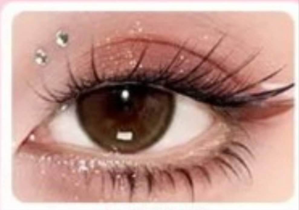 Lashurry Roxy - “Fierce. Flirty. Foxy.”